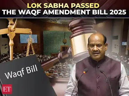 वक़्फ़ (संशोधन) विधेयक 2025 लोकसभा में पारित – विधायी प्रक्रिया का महत्वपूर्ण कदम वक़्फ़ संशोधन विधेयक 2025 के लोकसभा में पारित होने से संबंधित एक डिजिटल ग्राफिक, जिसमें न्याय का प्रतीक, संसद भवन और लोकसभा अध्यक्ष की छवि शामिल है।